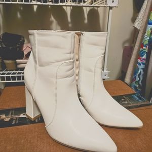 White short boots with chunky heel.